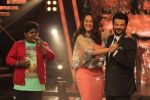 Sonakshi Sinha, Anil Kapoor on Indian Idol Location on 31st Aug 2015